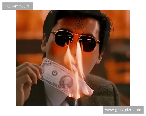 司徒浩南重出江湖！郑浩南香港街头再现经典造型，网友：青春回来了(3)